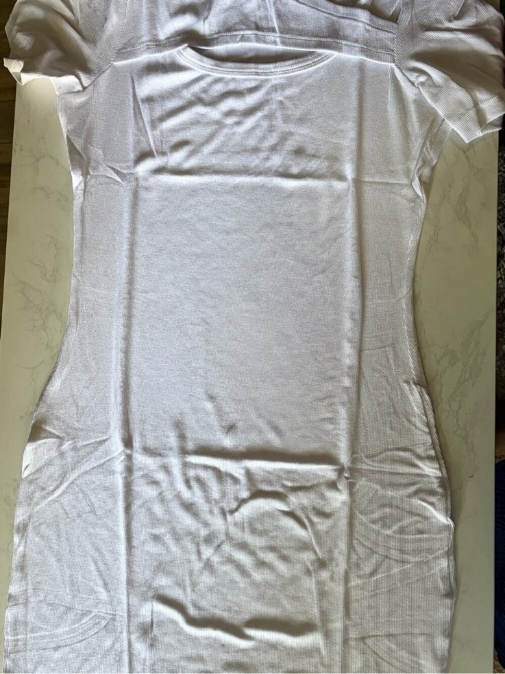 Women’s White Short-Sleeve Bodycon Dress - Picture 3 of 3